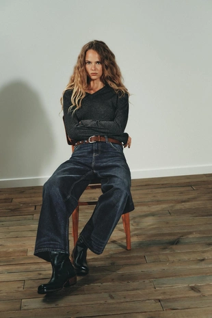 Шерстяной свитер с V-образным вырезом- Заказать в России