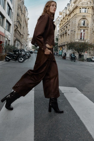 Брюки-кюлоты из искусственной замши с перфорированным низом- Заказать в России