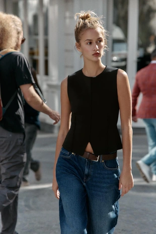 Трикотажный топ с баской- Заказать в России