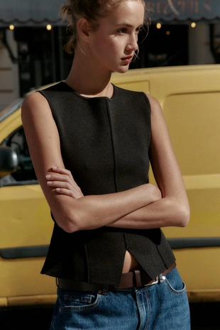 Трикотажный топ с баской- Заказать в России