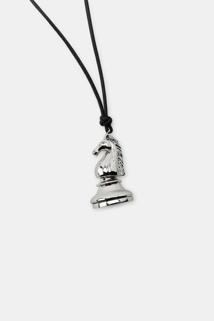 Ожерелье из шнура с шахматной фигурой- Заказать в России