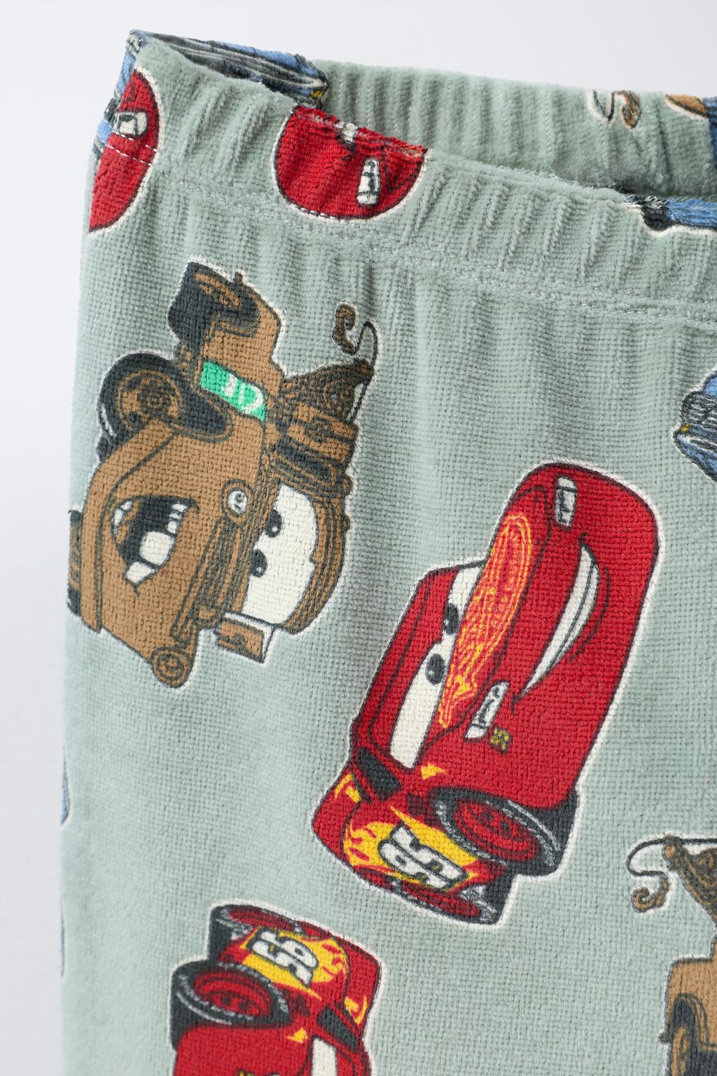 2-6 ЛЕТ/ ВЕЛЬВЕТОВАЯ ПИЖАМА CARS LIGHTNING MCQUEEN AND FRIENDS © DISNEY