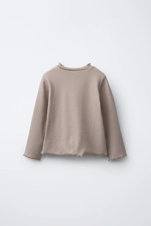 Футболка в рубчик с вышивкой