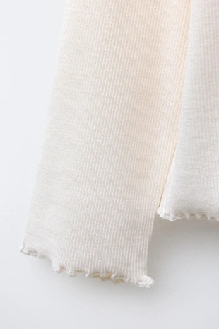 Футболка в рубчик с вышивкой