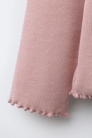 Футболка в рубчик с вышивкой