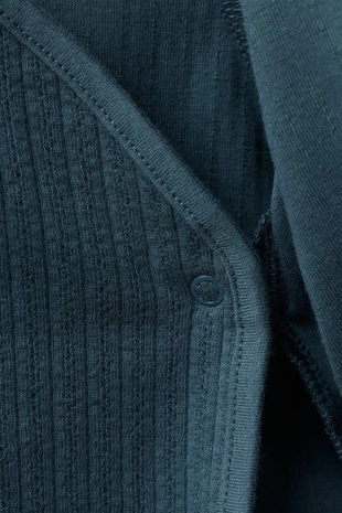 Комплект из футболки и легинсов с рельефным узором