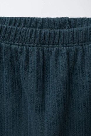 Комплект из футболки и легинсов с рельефным узором- Заказать в России