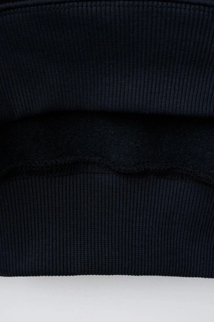 Толстовка с рельефной надписью