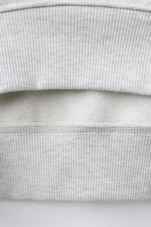 Толстовка с рельефной надписью