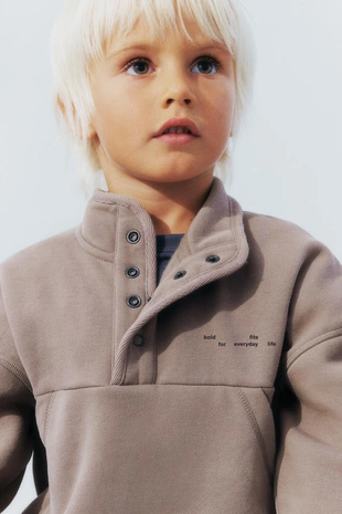 Толстовка с рельефной надписью и логотипом- Заказать в России