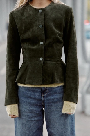 Куртка из 100% кожи с расклешенным низом- Заказать в России