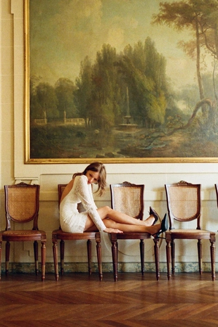 Короткое кружевное платье- Заказать в России