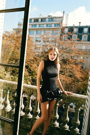 Короткое платье с комбинированным кружевом- Заказать в России