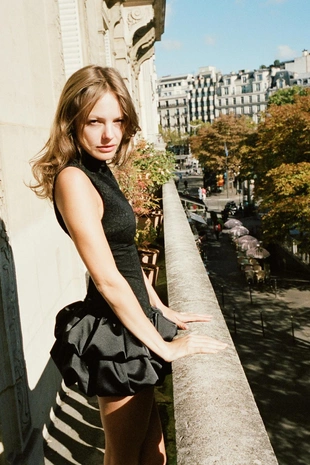 Короткое платье с комбинированным кружевом- Заказать в России