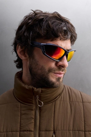 Утепленный жилет из высокотехнологичной ткани- Заказать в России