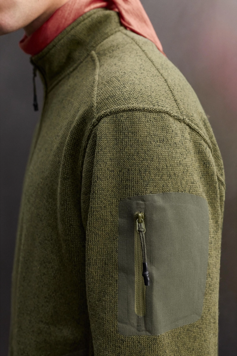 Кардиган из флиса с контрастными вставками