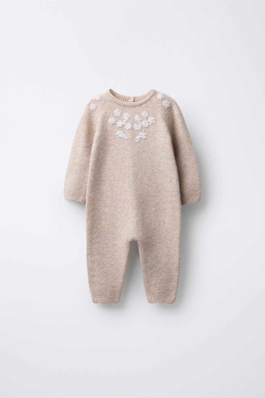 ВЯЗАНЫЙ КОМБИНЕЗОН С ВЫШИТЫМИ ЦВЕТАМИ