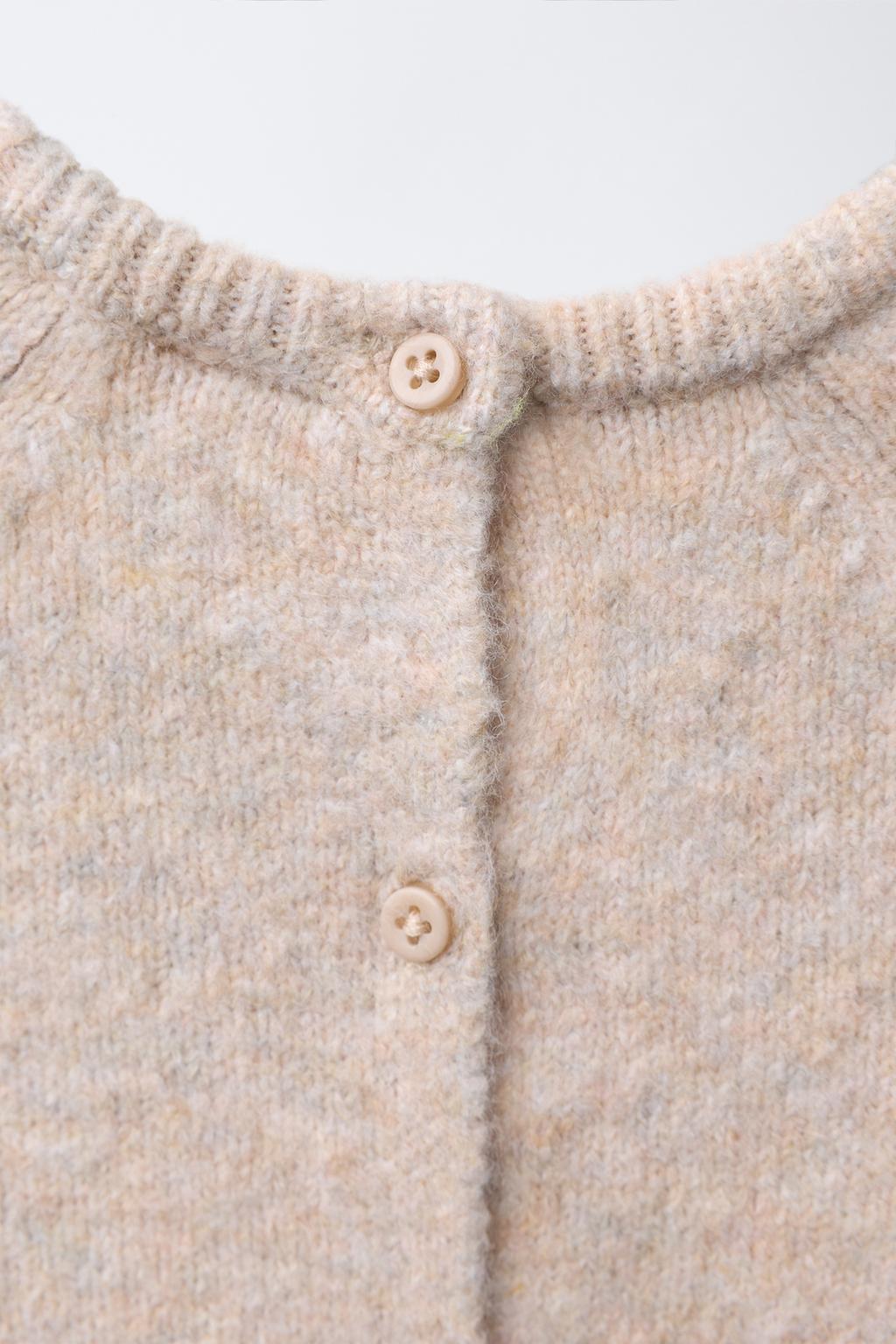 ВЯЗАНЫЙ КОМБИНЕЗОН С ВЫШИТЫМИ ЦВЕТАМИ