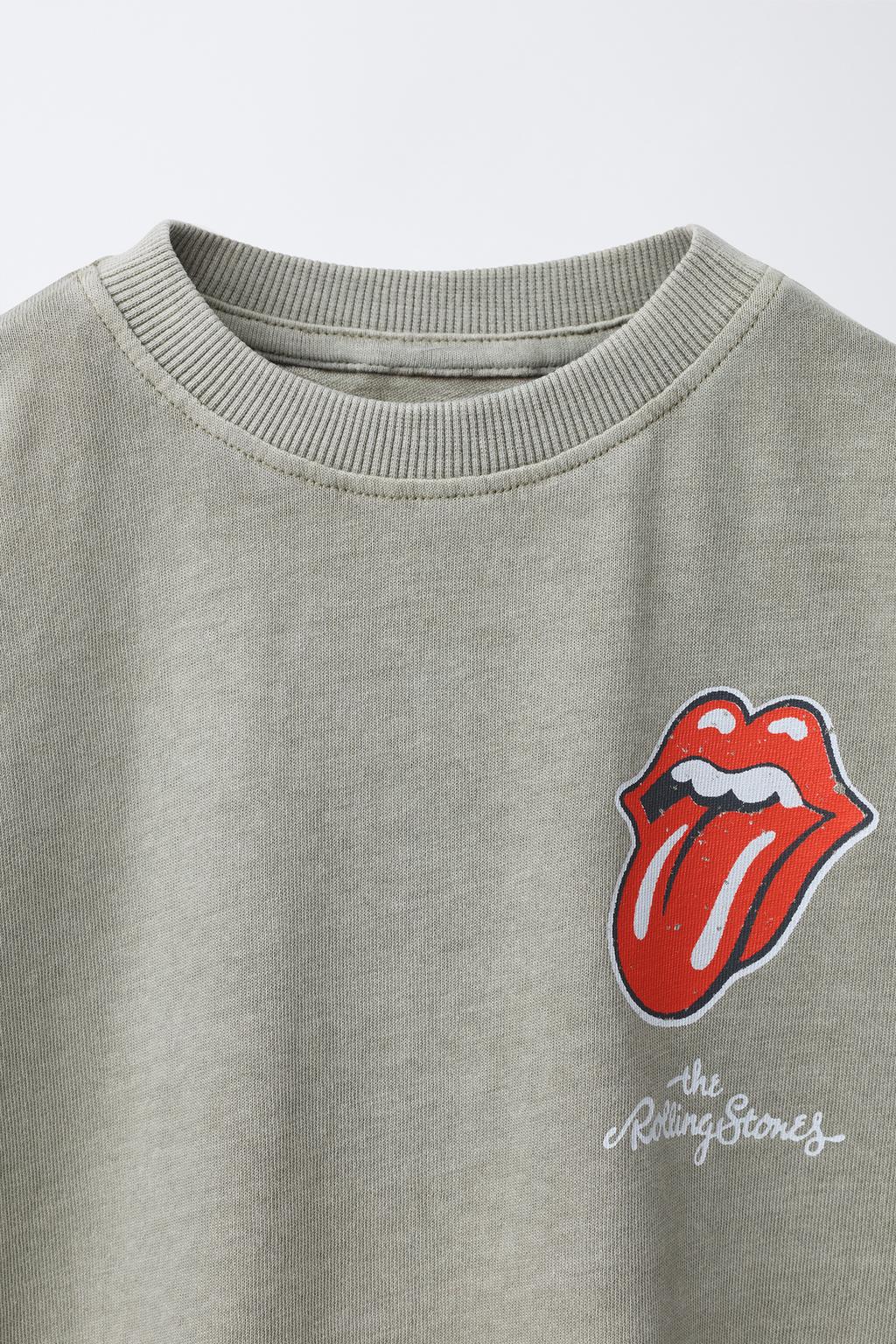 ФУТБОЛКА С ЭФФЕКТОМ ПОТЕРТОСТИ С ПРИНТОМ ROLLING STONES ©