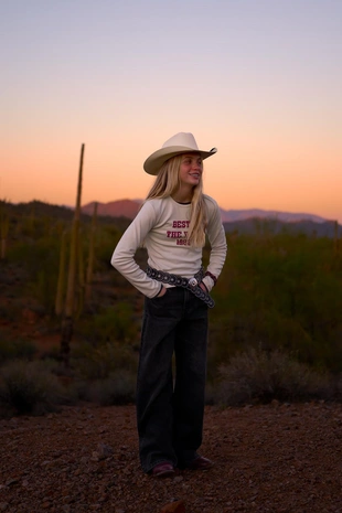 Футболка с надписью COWGIRL- Заказать в России