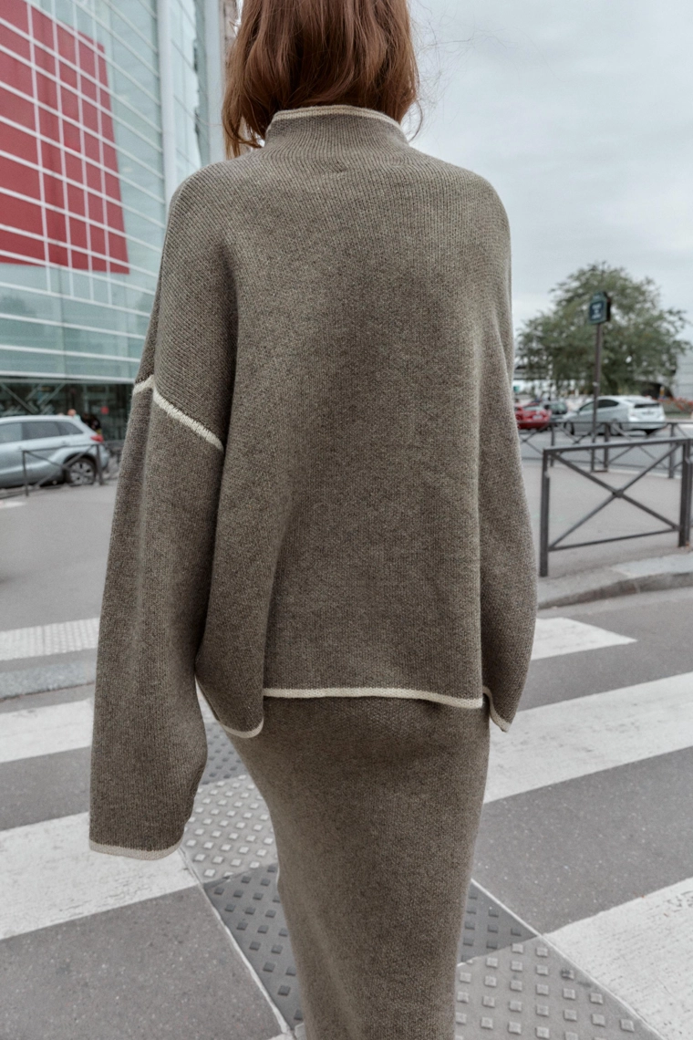 Пуловер из трикотажа с контрастными отделками