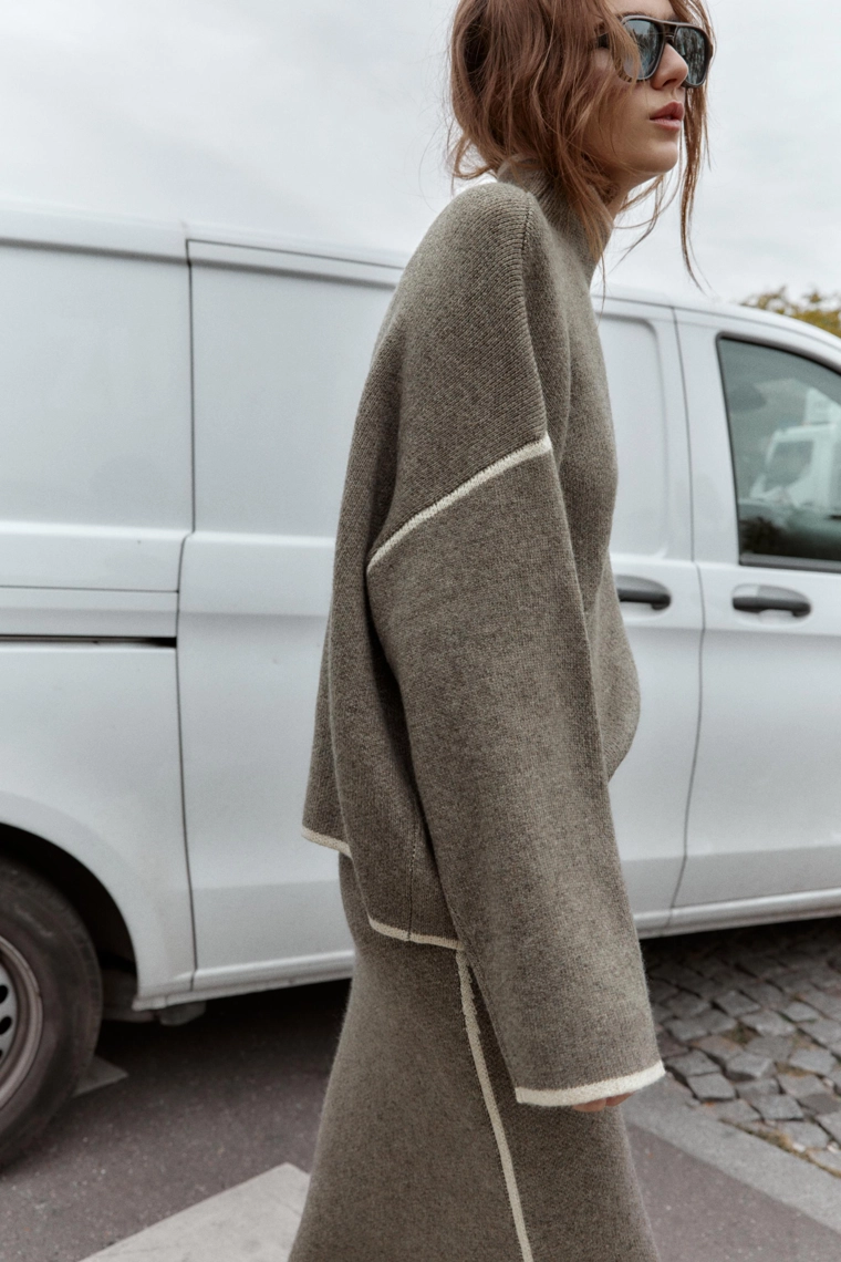 Пуловер из трикотажа с контрастными отделками