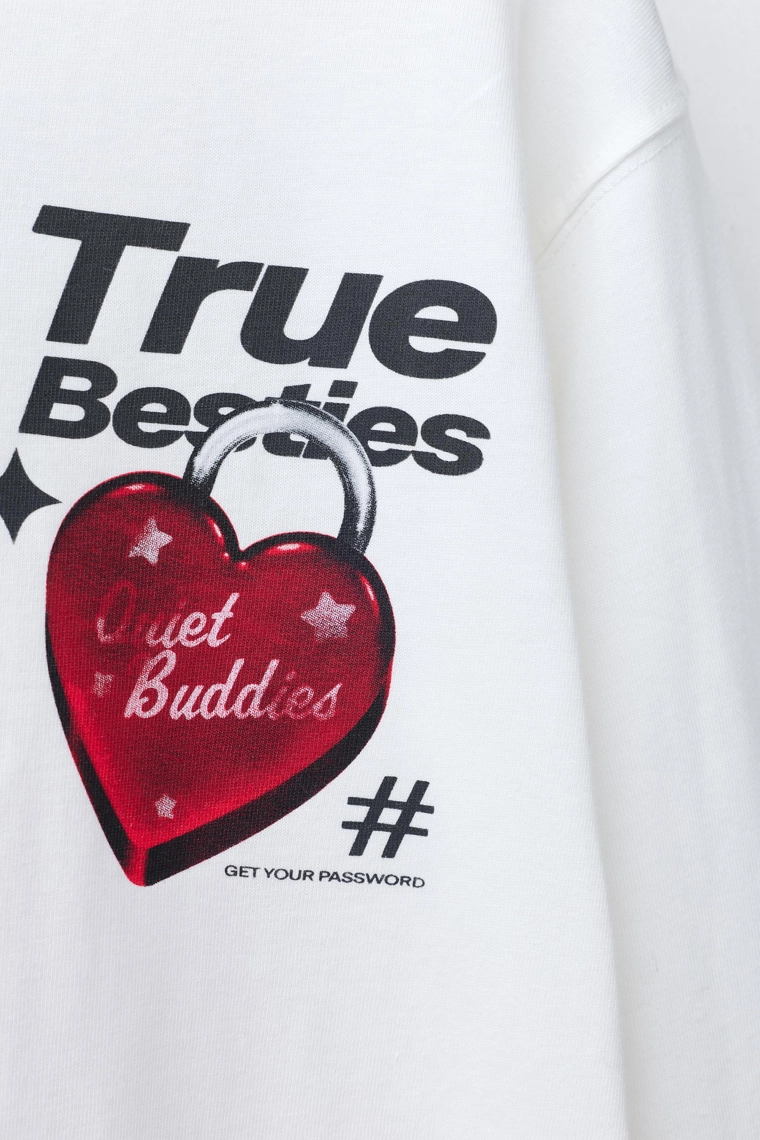 Футболка с принтом замка в форме сердца