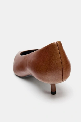 Кожаные туфли на среднем тонком каблуке- Заказать в России