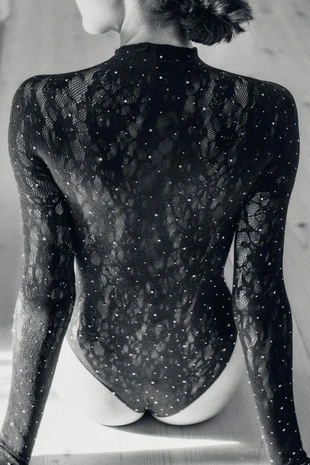 Бесшовное боди с блестками и кружевом- Заказать в России