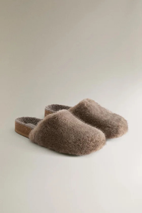 Тапочки на меху faux fur mule
