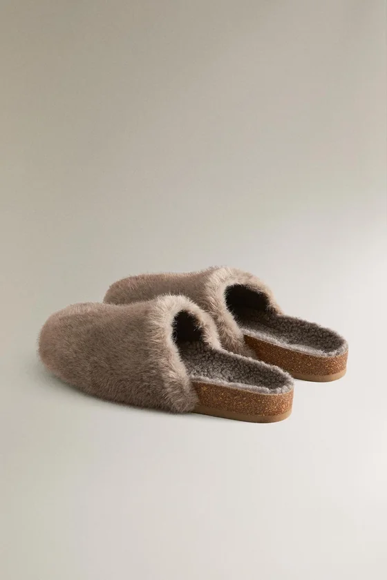 Тапочки на меху faux fur mule