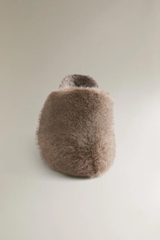 Тапочки на меху faux fur mule