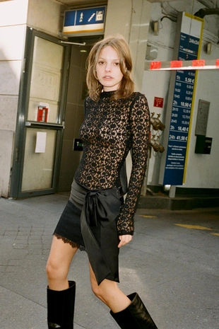 Мини-юбка с комбинированным кружевом и бантом- Заказать в России