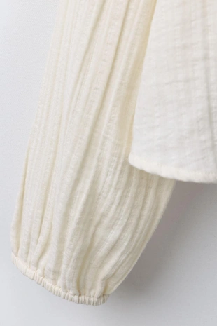 Рубашка с отложным воротником и вышивкой