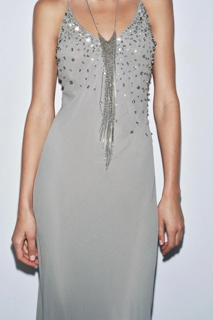 Платье из жоржета с бретелями и украшениями- Заказать в России