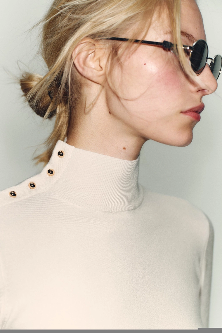 Пуловер из вязаного полотна с пуговицами