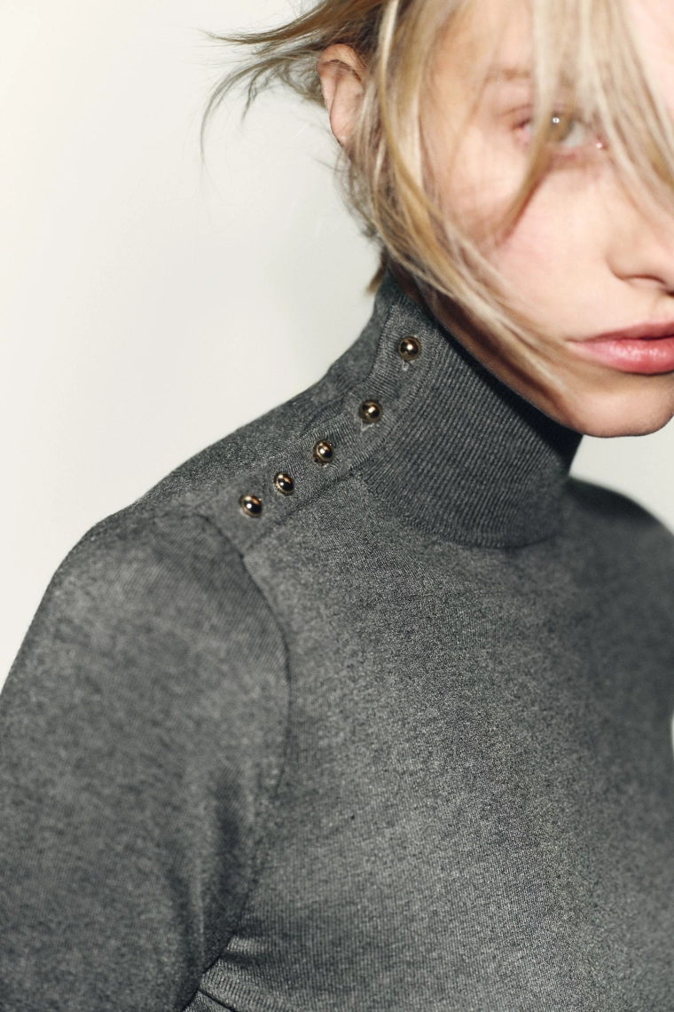 Плиссированный джемпер с пуговицами