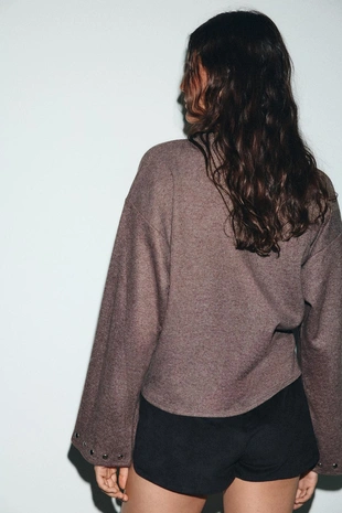 Мягкая толстовка с заклепками- Заказать в России