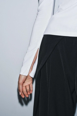 Футболка из крепа с воротником-стойкой- Заказать в России