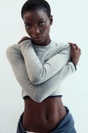 Укороченная футболка с двойным эффектом- Заказать в России