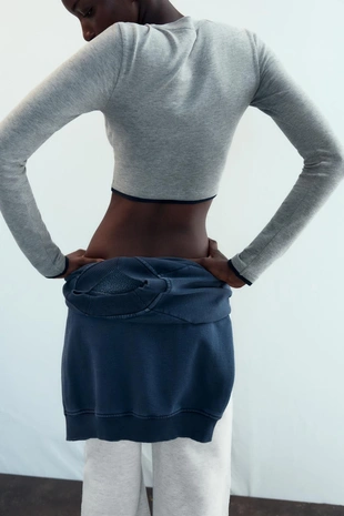 Укороченная футболка с двойным эффектом- Заказать в России