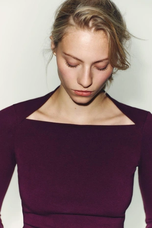 Футболка в рубчик с длинными рукавами