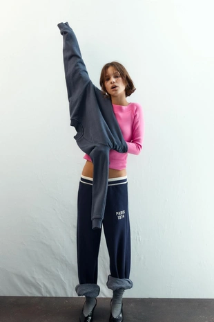 Футболка в рубчик с вырезом «лодочка»- Заказать в России