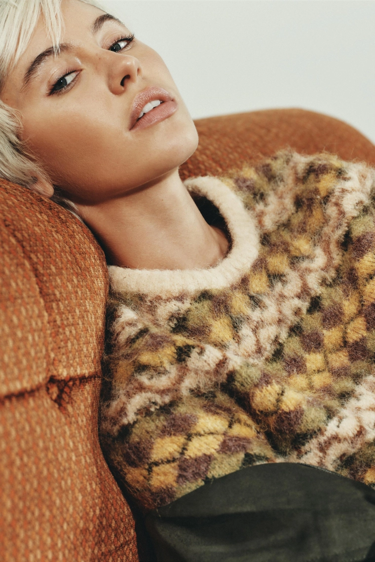 Трикотажный свитер с жаккардовым рисунком под щетку