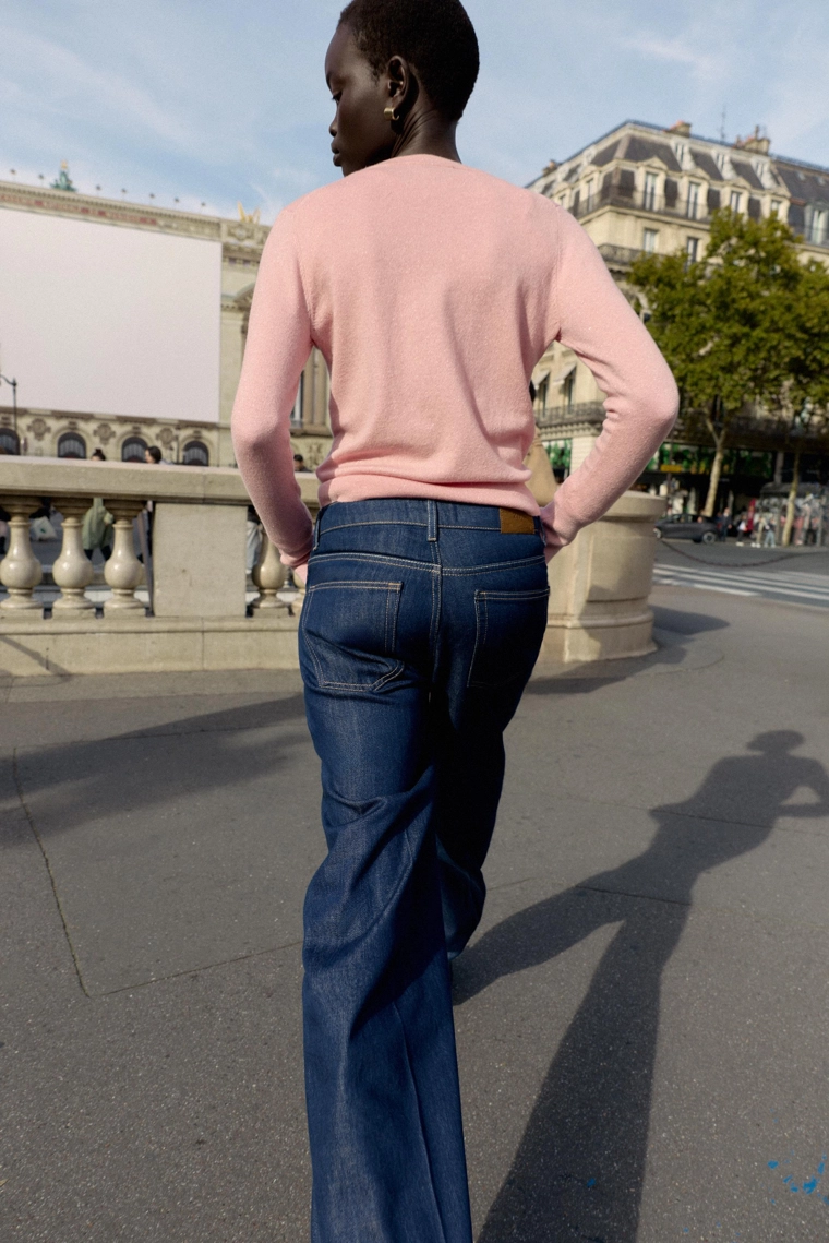 Трикотажный свитер с цветочными пуговицами