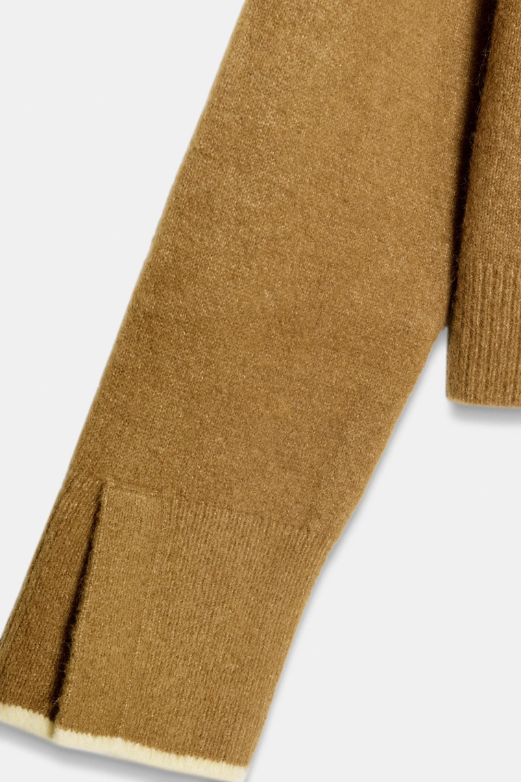 Трикотажный свитер с контрастной отделкой