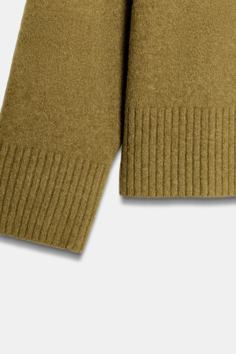 Пуловер с пуговицами из трикотажа