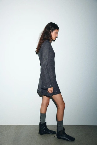 Короткое мягкое платье с заклепками- Заказать в России