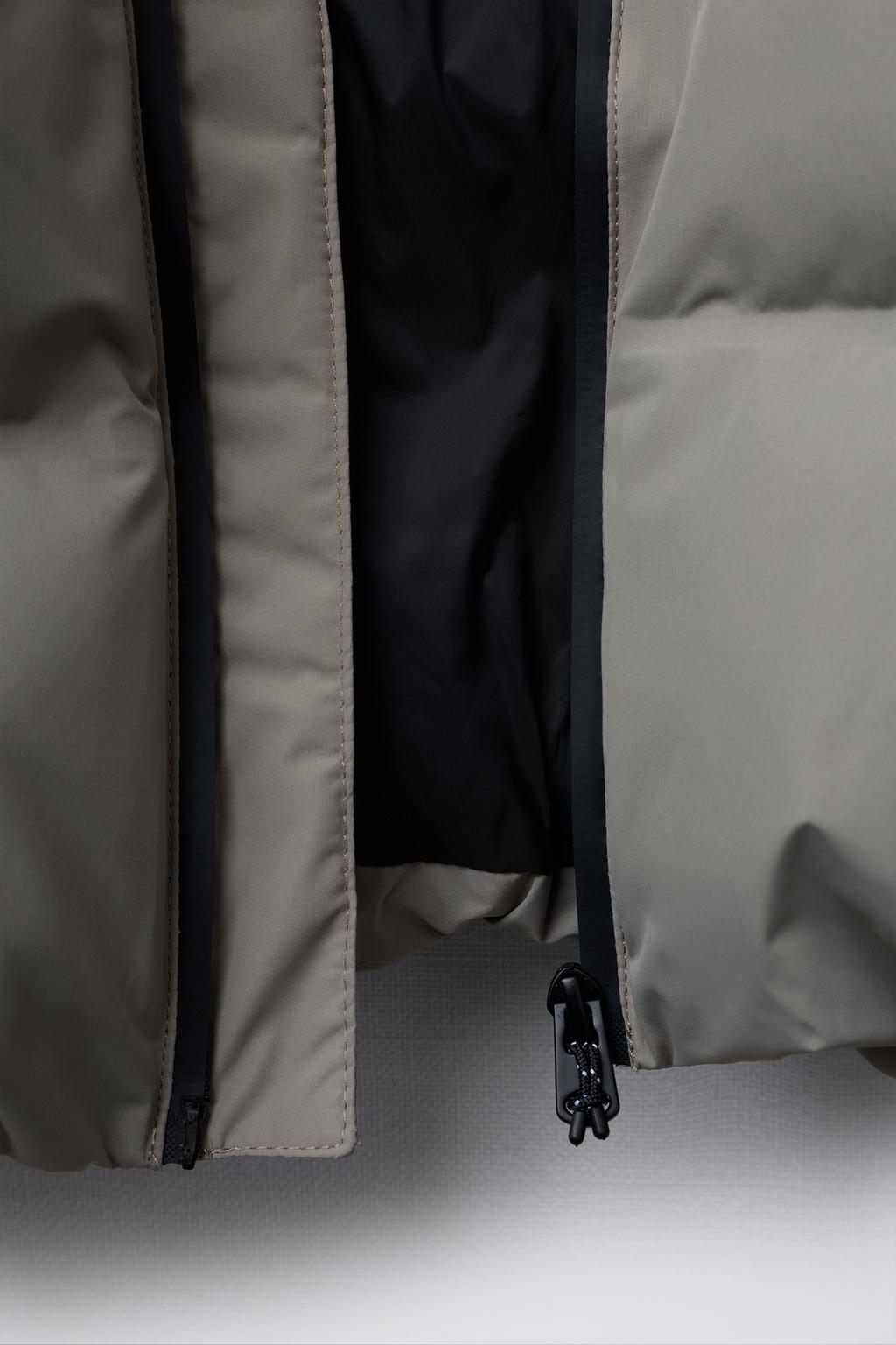 СТЕГАНЫЙ ПУХОВИК НА МОЛНИИ WATER REPELLENT