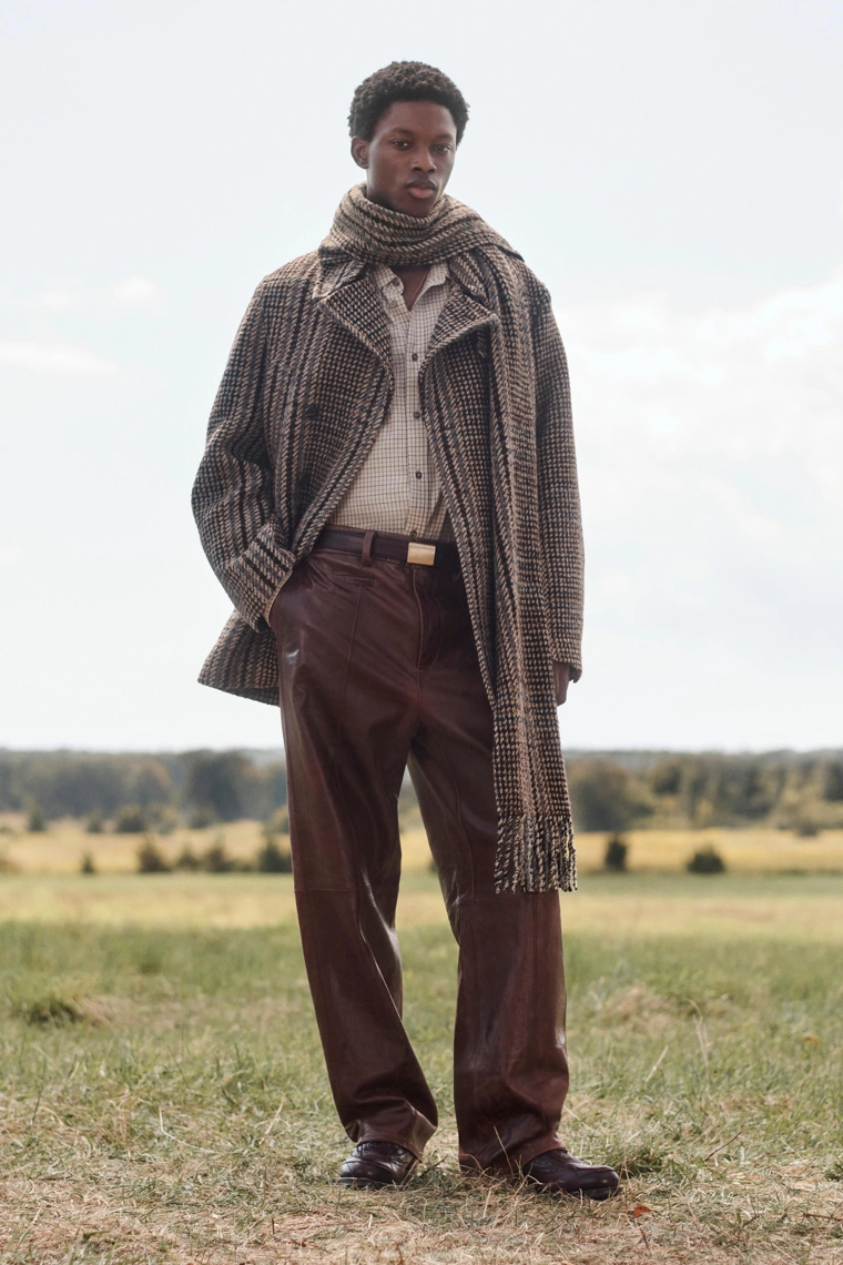 Пальто в клетку limited edition с отложным воротником и шарфом